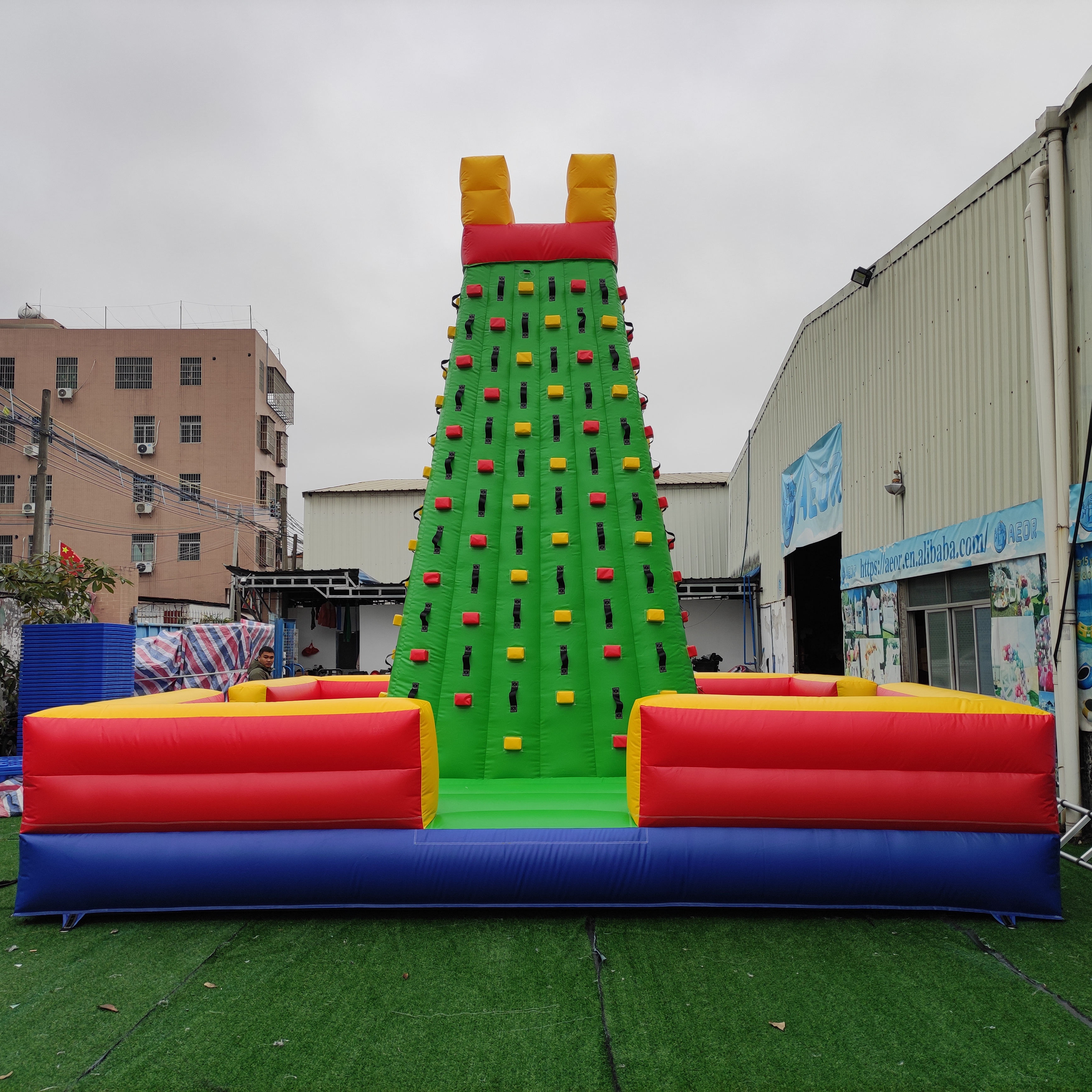 Outdoor Inflatable Rock Climbi - огляд і ціна Kids Outdoor Climbing Wall
