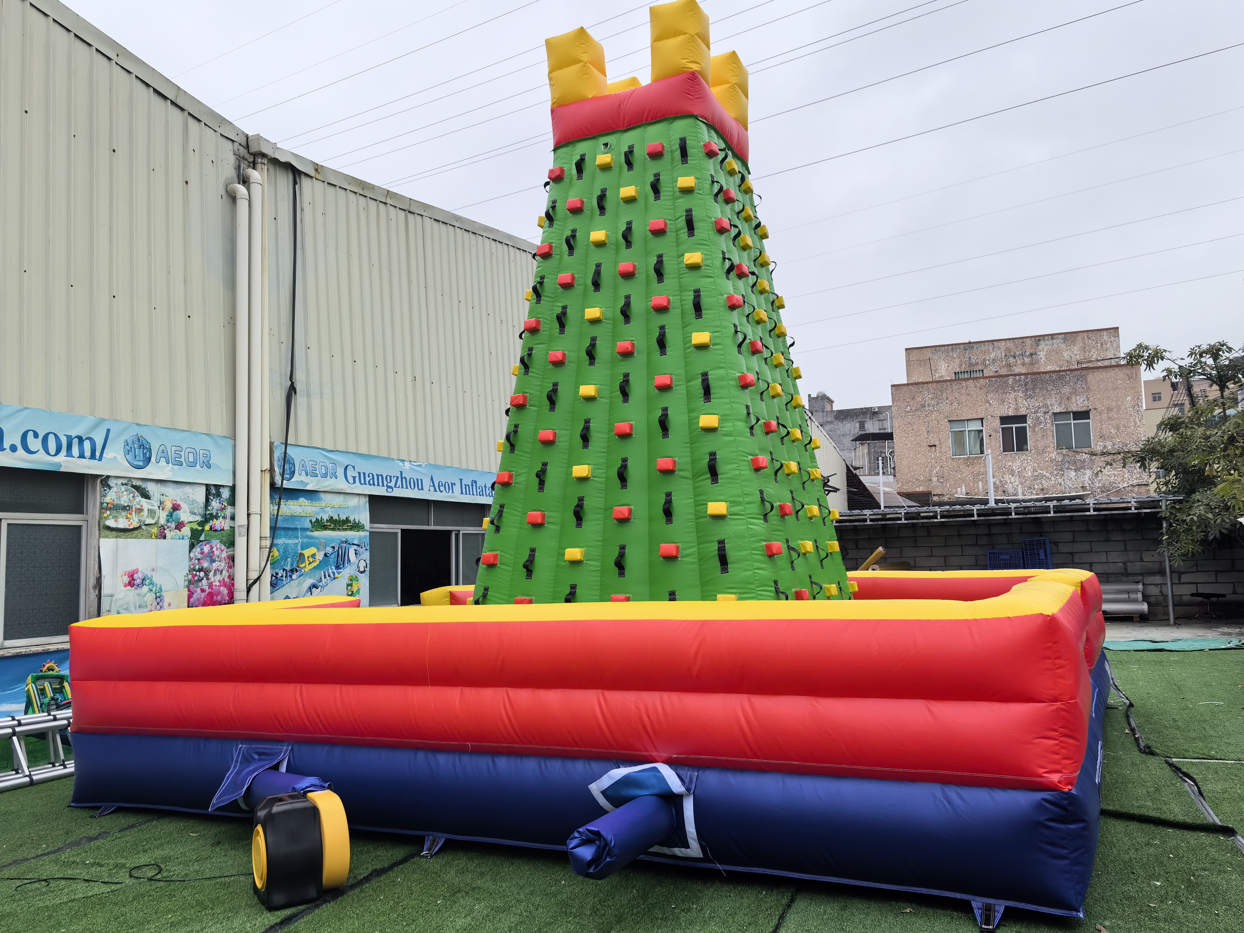 Outdoor Inflatable Rock Climbi - огляд і ціна Kids Outdoor Climbing Wall